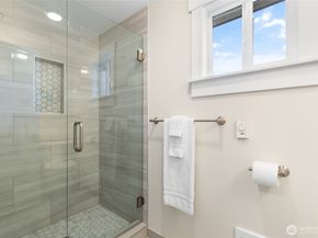 20103 75th Avenue NE, Kenmore WA 98028