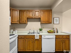 3024 NE 143rd Street 103, Seattle WA 98125