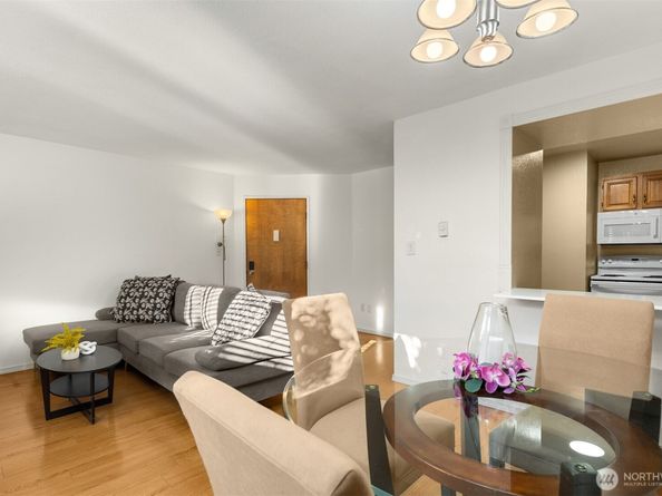 3024 NE 143rd Street 103, Seattle WA 98125