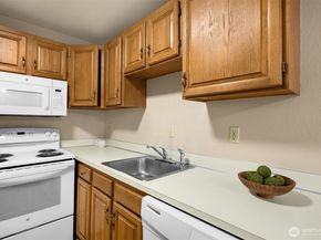 3024 NE 143rd Street 103, Seattle WA 98125