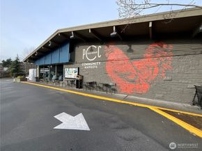 6842 28th Avenue NE, Seattle WA 98115