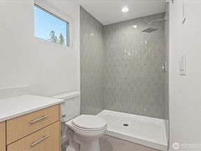 10746 Interlake Avenue N, Seattle WA 98133