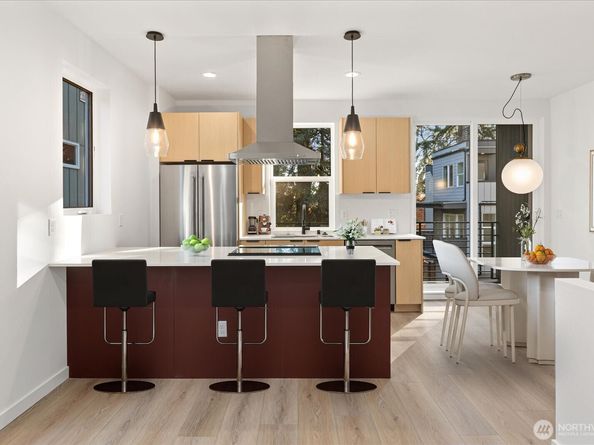 10746 Interlake Avenue N, Seattle WA 98133