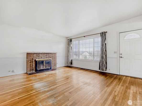 17028 Larch Way, Lynnwood WA 98037