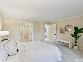 10331 NE 19th Place, Bellevue WA 98004