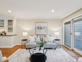 10331 NE 19th Place, Bellevue WA 98004