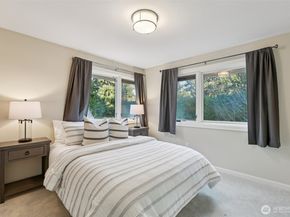 10331 NE 19th Place, Bellevue WA 98004