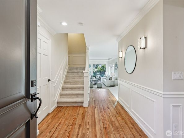 10331 NE 19th Place, Bellevue WA 98004