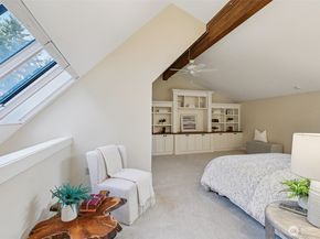 10331 NE 19th Place, Bellevue WA 98004