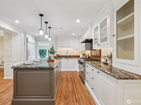 10331 NE 19th Place, Bellevue WA 98004