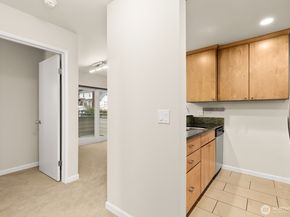 3926 1st Avenue NE 31, Seattle WA 98015