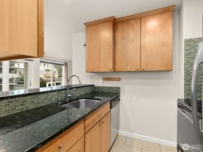 3926 1st Avenue NE 31, Seattle WA 98015