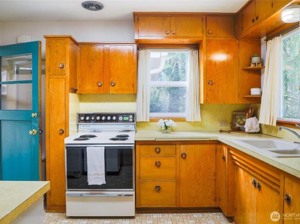 108 Sunnyhill Road W, Bremerton WA 98312
