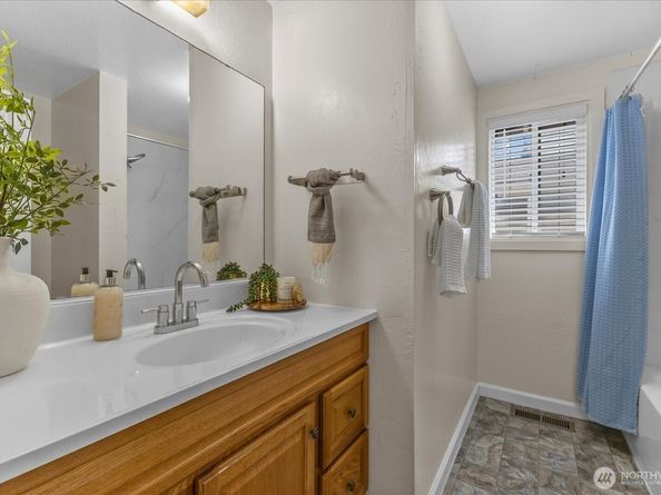 21423 122nd Place SE, Kent WA 98031