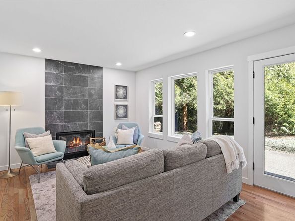 11006 325th Avenue SE, Issaquah WA 98027