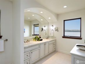 1881 NW Seclusion Cove Way, Poulsbo WA 98370