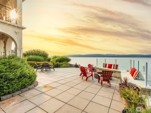 1881 NW Seclusion Cove Way, Poulsbo WA 98370