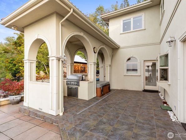 1881 NW Seclusion Cove Way, Poulsbo WA 98370