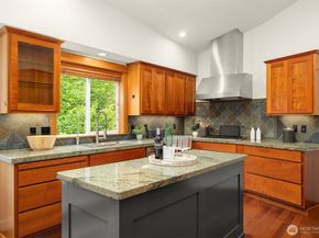 11005 NE 100th Place, Kirkland WA 98033