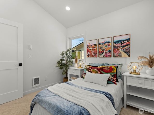 9735 Evanston Avenue N, Seattle WA 98103
