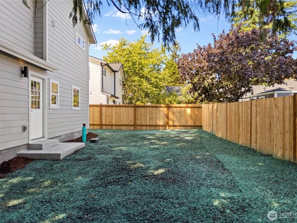 9735 Evanston Avenue N, Seattle WA 98103