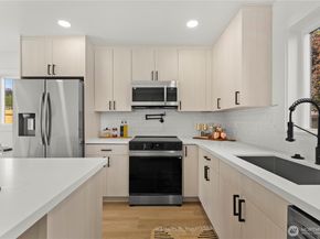 9735 Evanston Avenue N, Seattle WA 98103