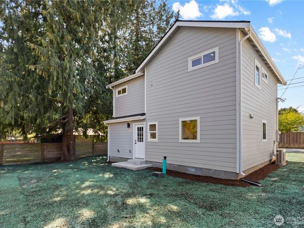 9735 Evanston Avenue N, Seattle WA 98103