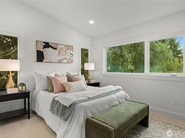 9735 Evanston Avenue N, Seattle WA 98103