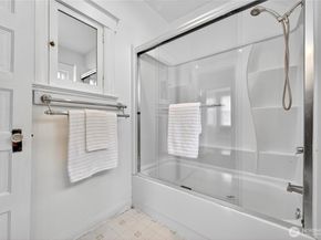 5253 Brooklyn Avenue NE, Seattle WA 98105