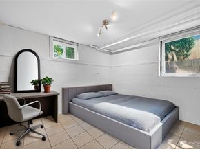 5253 Brooklyn Avenue NE, Seattle WA 98105