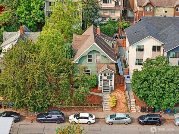 5253 Brooklyn Avenue NE, Seattle WA 98105