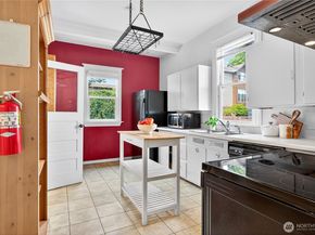 5253 Brooklyn Avenue NE, Seattle WA 98105