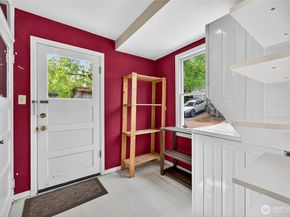 5253 Brooklyn Avenue NE, Seattle WA 98105