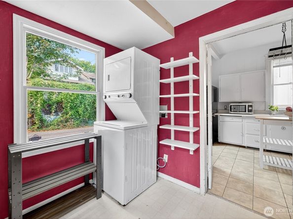 5253 Brooklyn Avenue NE, Seattle WA 98105