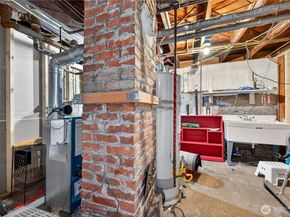 5253 Brooklyn Avenue NE, Seattle WA 98105