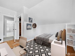 5253 Brooklyn Avenue NE, Seattle WA 98105