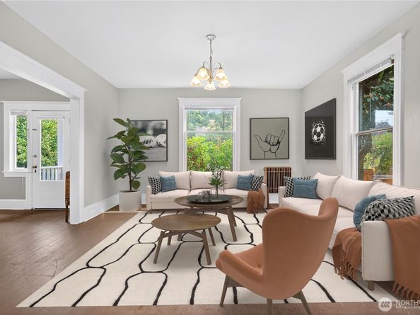 5253 Brooklyn Avenue NE, Seattle WA 98105