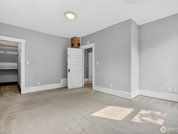 5253 Brooklyn Avenue NE, Seattle WA 98105