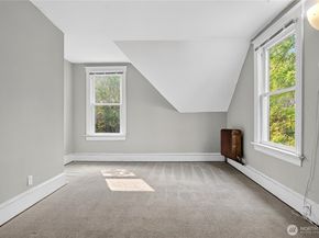 5253 Brooklyn Avenue NE, Seattle WA 98105