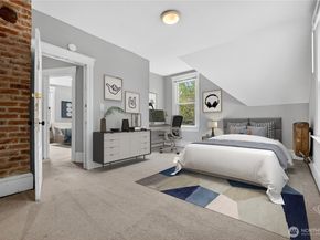 5253 Brooklyn Avenue NE, Seattle WA 98105