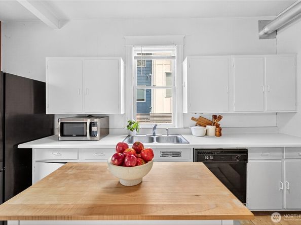 5253 Brooklyn Avenue NE, Seattle WA 98105