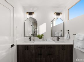 1203 B N Allen Place, Seattle WA 98103