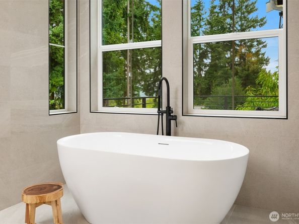 1923 3rd Street, Kirkland WA 98033