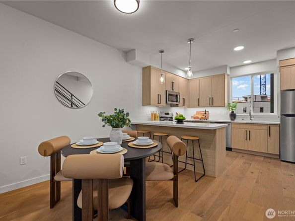 105 D NW 39th Street, Seattle WA 98107