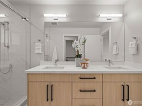 105 D NW 39th Street, Seattle WA 98107