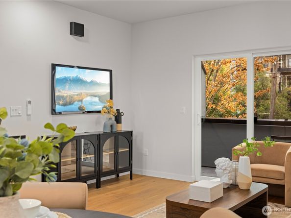 105 D NW 39th Street, Seattle WA 98107