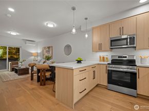 105 D NW 39th Street, Seattle WA 98107