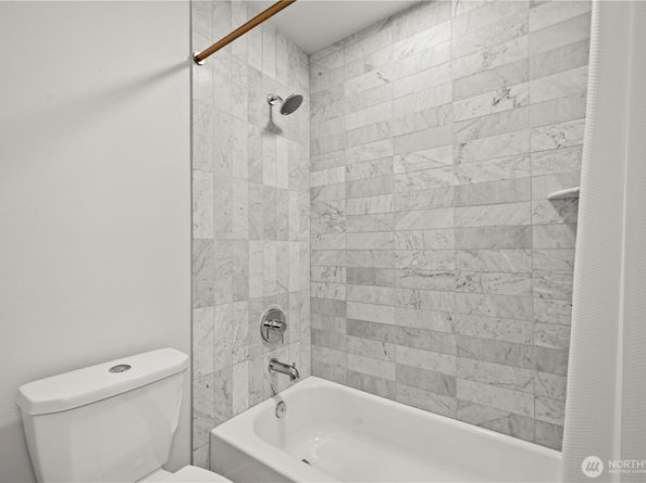105 D NW 39th Street, Seattle WA 98107