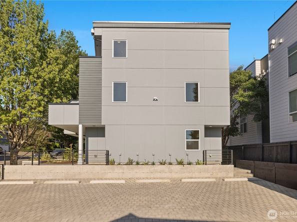 105 D NW 39th Street, Seattle WA 98107