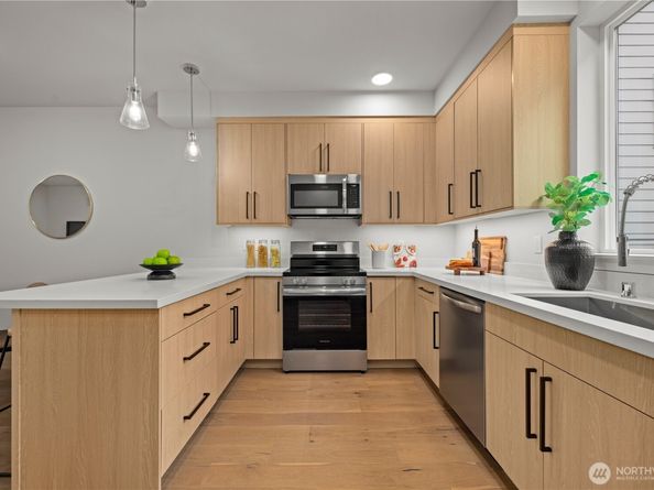 105 D NW 39th Street, Seattle WA 98107